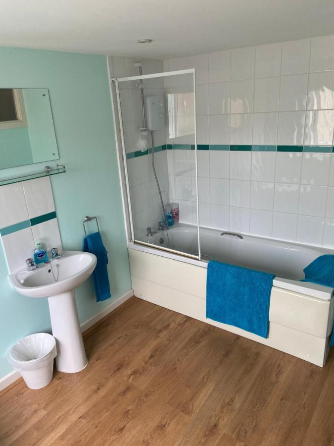 Cosy 3-Bedroom House, Stones Throw To Beach Weymouth Bagian luar foto